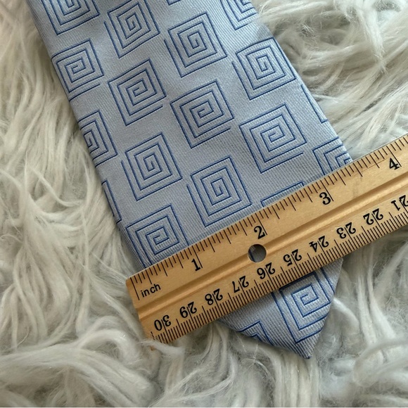 TUMI Silk Geometric Patterned Blue Tie - Picture 4 of 6